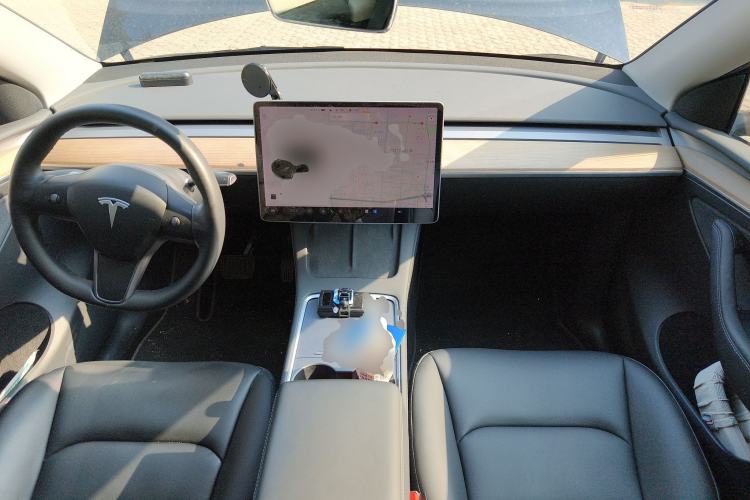 Used Tesla Model Y 2021 Standard Range Rear-Wheel Drive Version Center Console