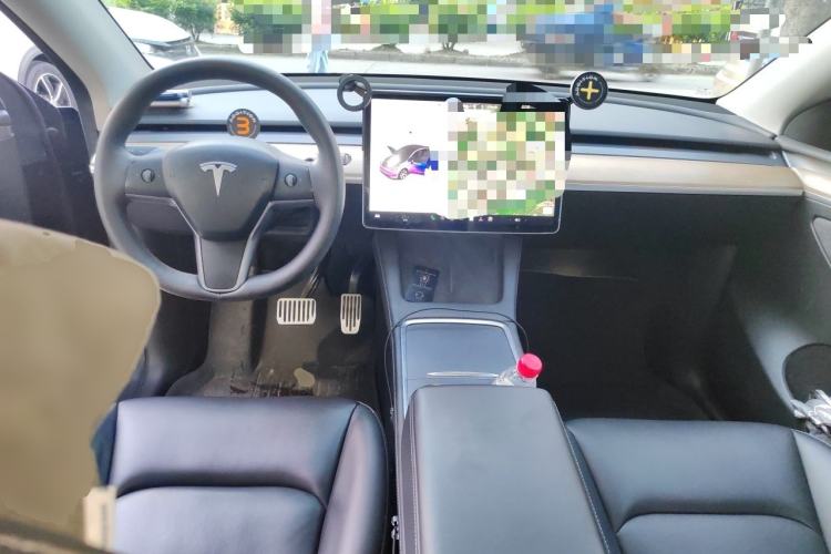 Used Tesla Model Y 2021 Long-Range All-Wheel-Drive Version Center Console