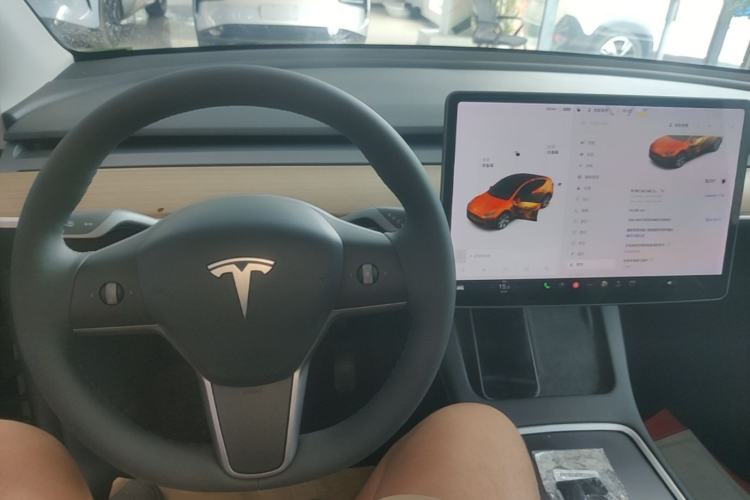 Used Tesla Model Y 2021 Long-Range All-Wheel-Drive Version Center Console