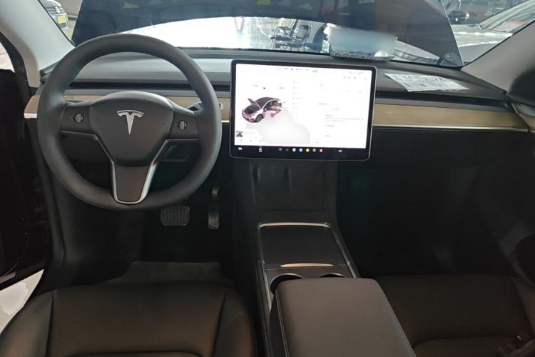 Used Tesla Model Y 2021 Long-Range All-Wheel-Drive Version 3D7 Center Console