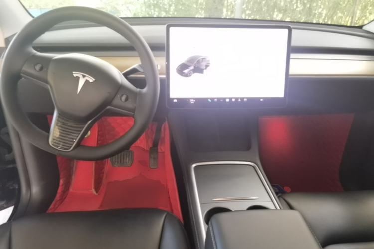 Used Tesla Model Y 2021 Standard Range Rear-Wheel Drive Version Center Console