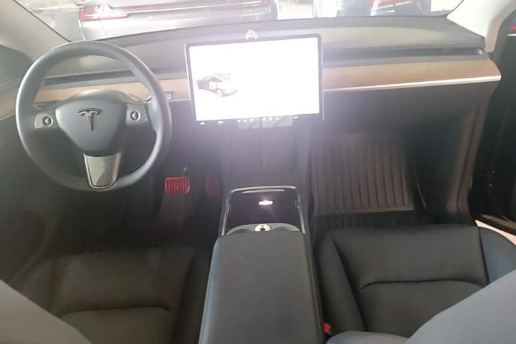 Used Tesla Model Y 2021 Long-Range All-Wheel-Drive Version 3D7 Center Console
