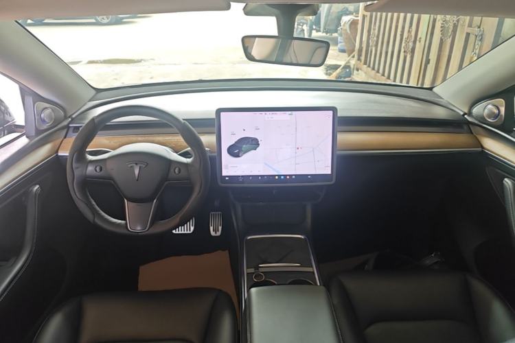 Used Tesla Model Y 2021 Long-Range All-Wheel-Drive Version Center Console