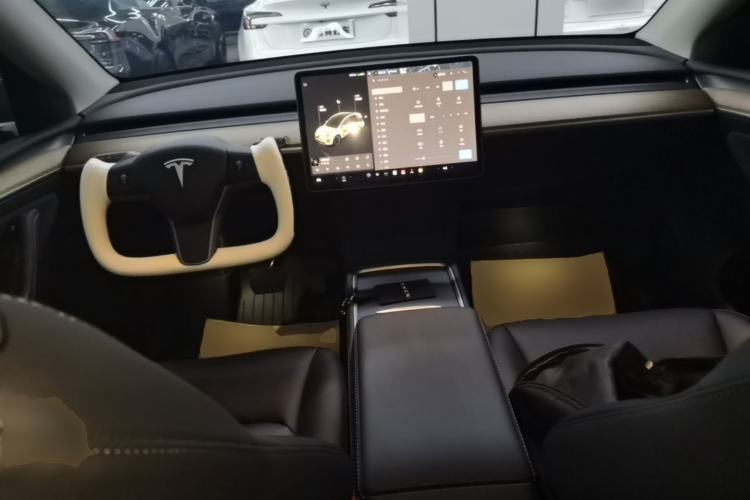 Used Tesla Model Y 2021 Standard Range Rear-Wheel Drive Version Center Console