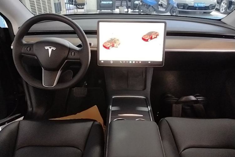 Used Tesla Model Y 2021 Long-Range All-Wheel-Drive Version Center Console