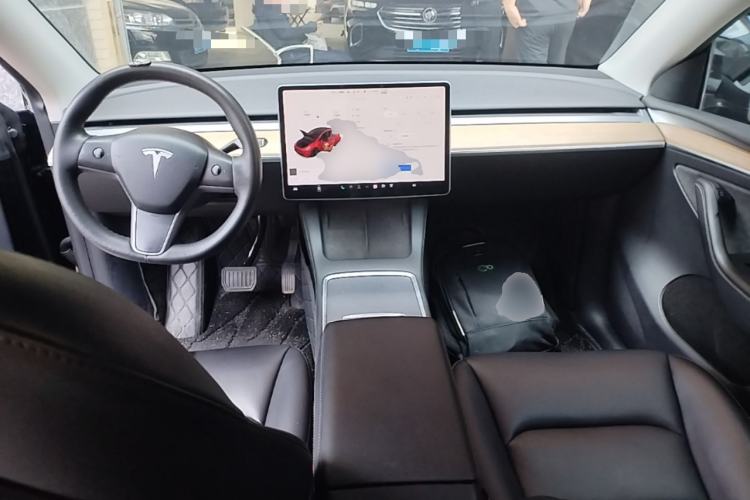 Used Tesla Model Y 2021 Standard Range Rear-Wheel Drive Version Center Console