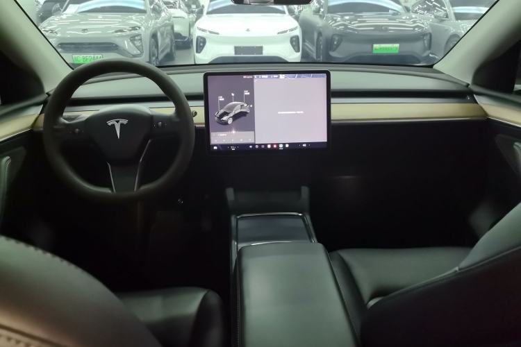 Used Tesla Model Y 2021 Long-Range All-Wheel-Drive Version Center Console