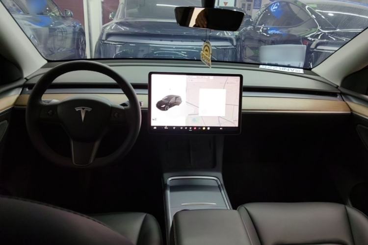 Used Tesla Model Y 2021 Standard Range Rear-Wheel Drive Version Center Console