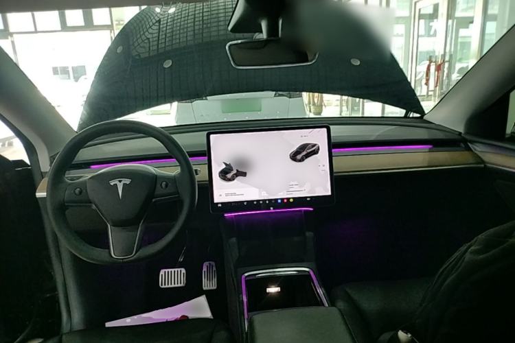 Used Tesla Model Y 2021 Standard Range Rear-Wheel Drive Version Center Console