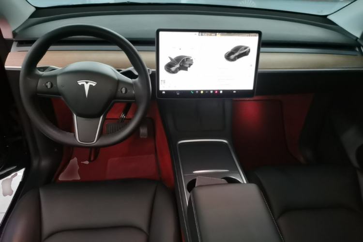 Used Tesla Model Y 2021 Standard Range Rear-Wheel Drive Version Center Console