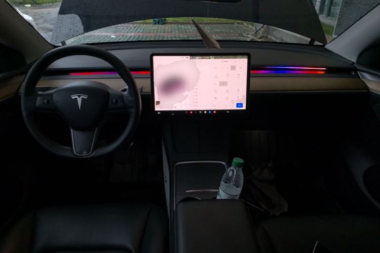 Used Tesla Model Y 2021 Standard Range Rear-Wheel Drive Version Center Console