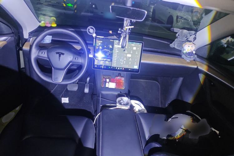 Used Tesla Model Y 2021 Long-Range All-Wheel-Drive Version 3D7 Center Console
