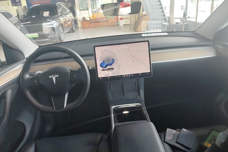 Used Tesla Model Y 2021 Standard Range Rear-Wheel Drive Version Center Console