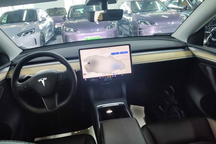 Used Tesla Model Y 2021 Standard Range Rear-Wheel Drive Version Center Console