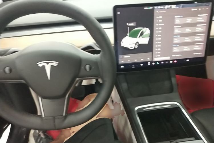 Used Tesla Model Y 2021 Long-Range All-Wheel-Drive Version Center Console