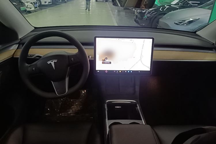 Used Tesla Model Y 2021 Standard Range Rear-Wheel Drive Version Center Console