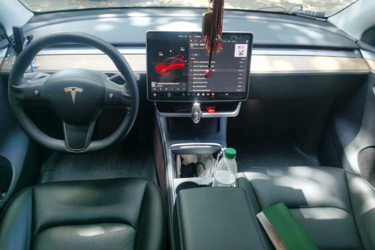 Used Tesla Model Y 2021 Long-Range All-Wheel-Drive Version 3D7 Center Console