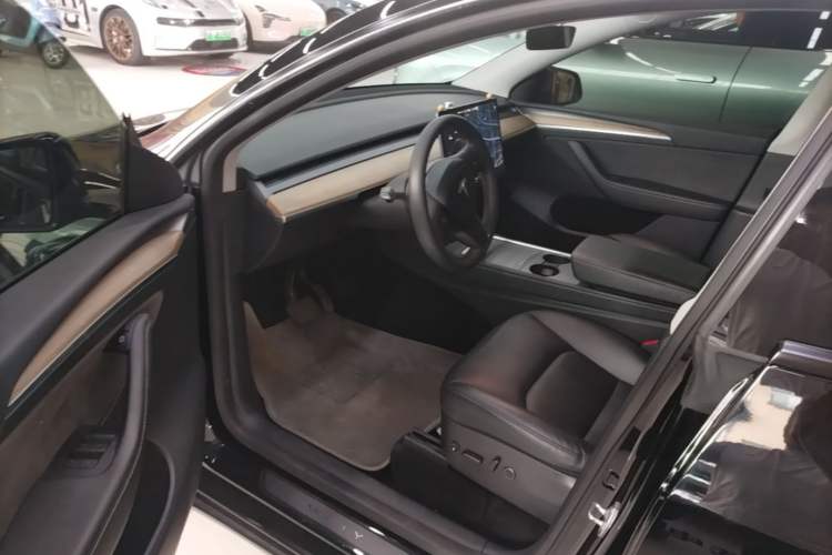 Used Tesla Model Y 2021 Long-Range All-Wheel-Drive Version Driver Seat