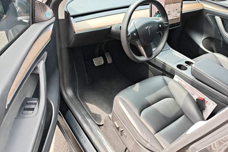 Used Tesla Model Y 2021 Long-Range All-Wheel-Drive Version Driver Seat