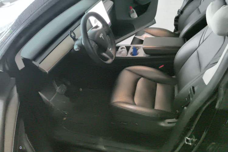 Used Tesla Model Y 2021 Long-Range All-Wheel-Drive Version Driver Seat