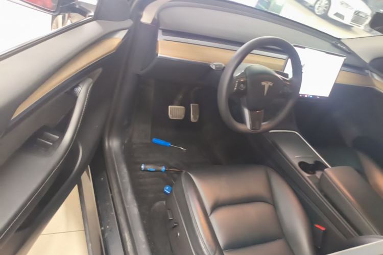 Used Tesla Model Y 2021 Standard Range Rear-Wheel Drive Version Driver Seat