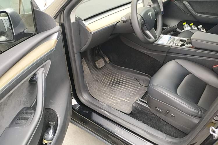 Used Tesla Model Y 2021 Standard Range Rear-Wheel Drive Version Driver Seat