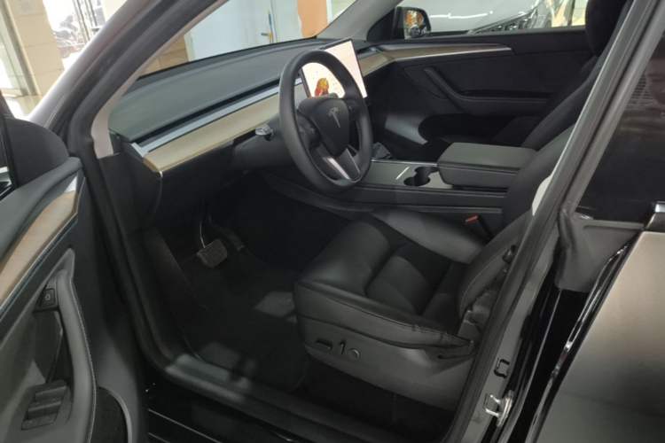 Used Tesla Model Y 2021 Long-Range All-Wheel-Drive Version Driver Seat