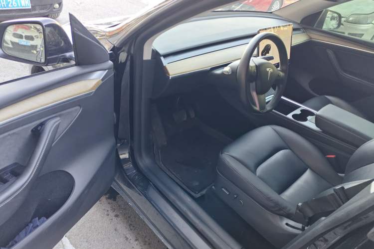 Used Tesla Model Y 2021 Long-Range All-Wheel-Drive Version Driver Seat