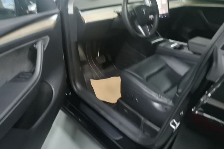 Used Tesla Model Y 2021 Long-Range All-Wheel-Drive Version Driver Seat