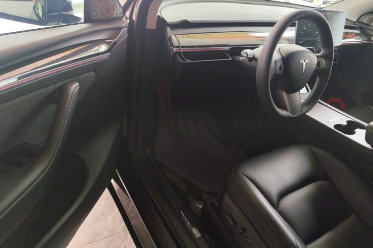 Used Tesla Model Y 2021 Long-Range All-Wheel-Drive Version Driver Seat