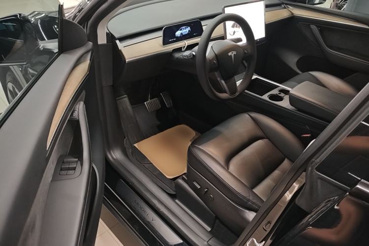 Used Tesla Model Y 2021 Long-Range All-Wheel-Drive Version 3D7 Driver Seat