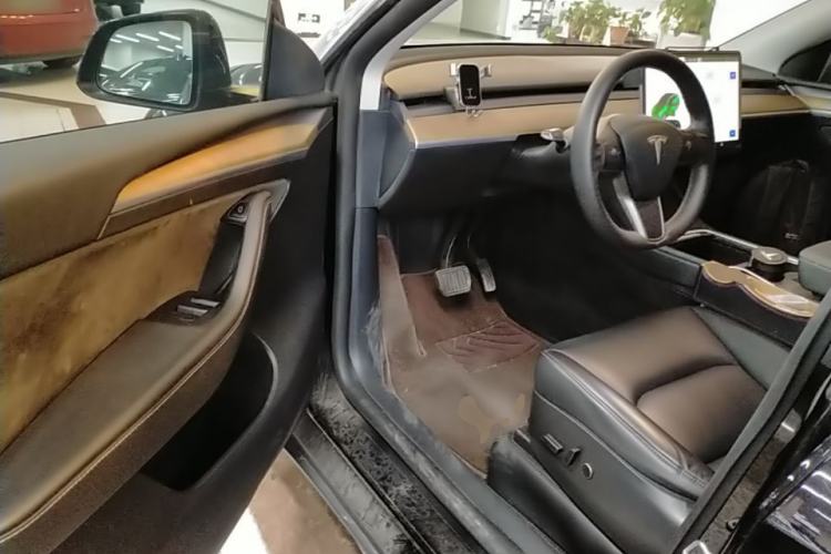 Used Tesla Model Y 2021 Long-Range All-Wheel-Drive Version Driver Seat