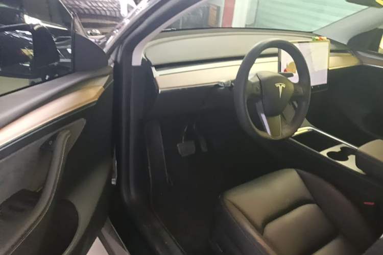 Used Tesla Model Y 2021 Standard Range Rear-Wheel Drive Version Driver Seat