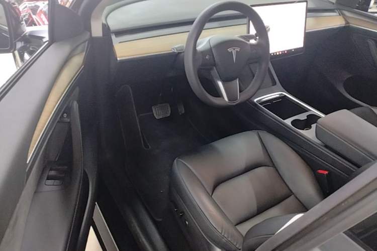 Used Tesla Model Y 2021 Long-Range All-Wheel-Drive Version Driver Seat