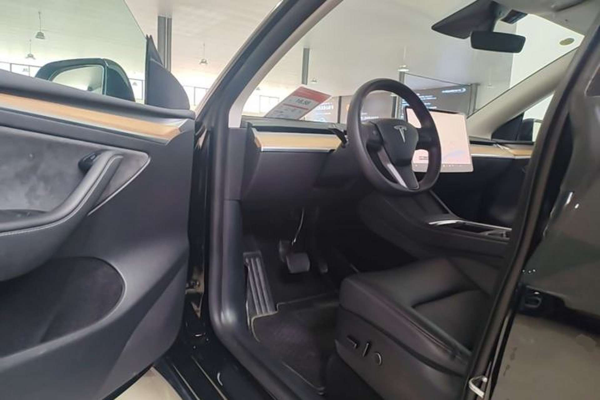 Used Tesla Model Y 2021 Standard Range Rear-Wheel Drive Version Driver Seat