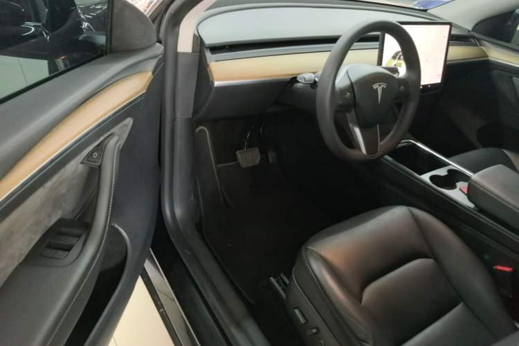 Used Tesla Model Y 2021 Long-Range All-Wheel-Drive Version 3D7 Driver Seat