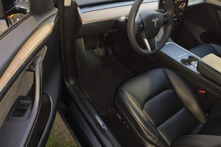 Used Tesla Model Y 2021 Standard Range Rear-Wheel Drive Version Driver Seat