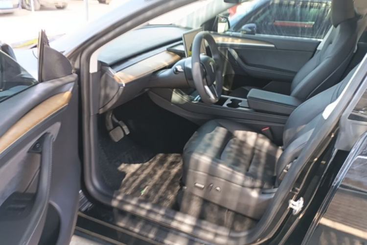 Used Tesla Model Y 2021 Long-Range All-Wheel-Drive Version Driver Seat