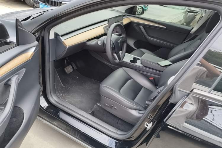 Used Tesla Model Y 2021 Long-Range All-Wheel-Drive Version Driver Seat