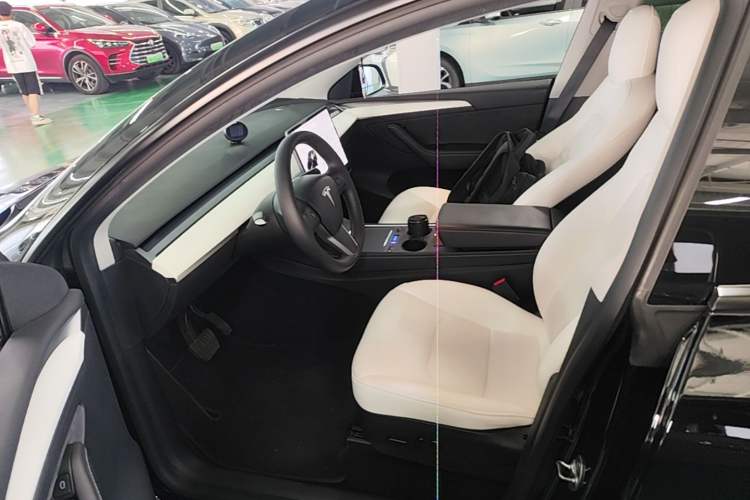 Used Tesla Model Y 2021 Long-Range All-Wheel-Drive Version 3D7 Driver Seat
