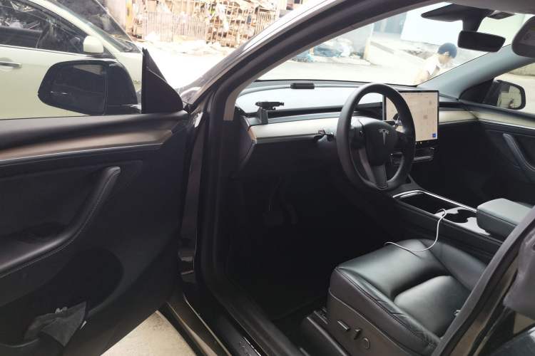 Used Tesla Model Y 2021 Long-Range All-Wheel-Drive Version Driver Seat