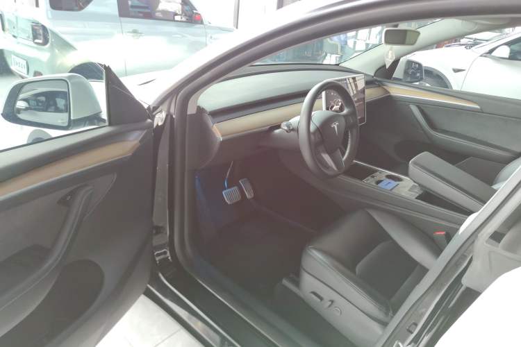 Used Tesla Model Y 2021 Standard Range Rear-Wheel Drive Version Driver Seat