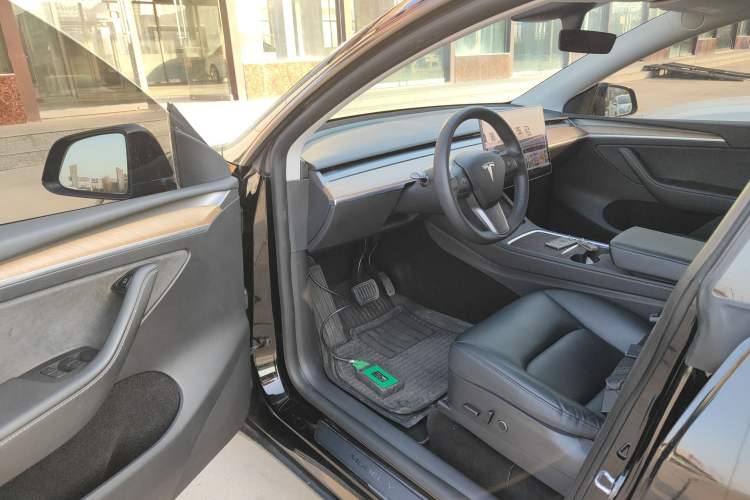 Used Tesla Model Y 2021 Long-Range All-Wheel-Drive Version Driver Seat