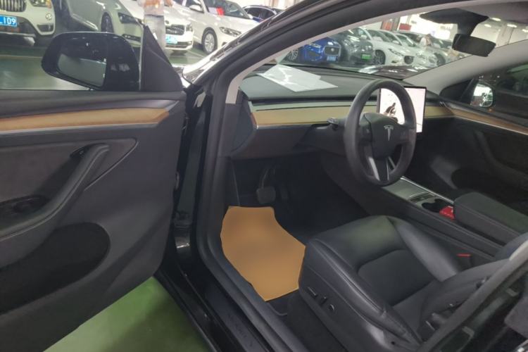 Used Tesla Model Y 2021 Long-Range All-Wheel-Drive Version Driver Seat