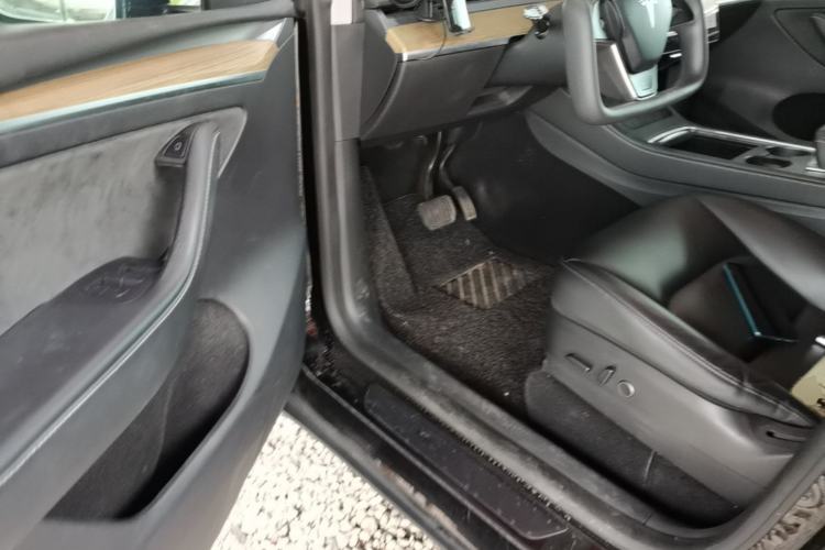 Used Tesla Model Y 2021 Long-Range All-Wheel-Drive Version Driver Seat