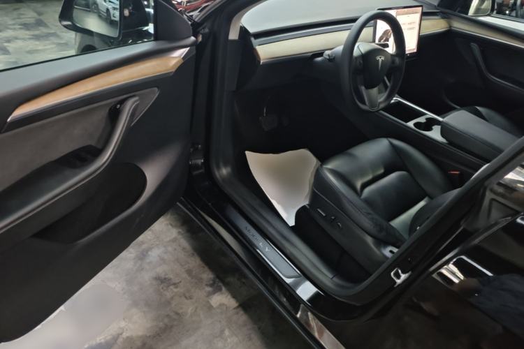 Used Tesla Model Y 2021 Long-Range All-Wheel-Drive Version 3D7 Driver Seat