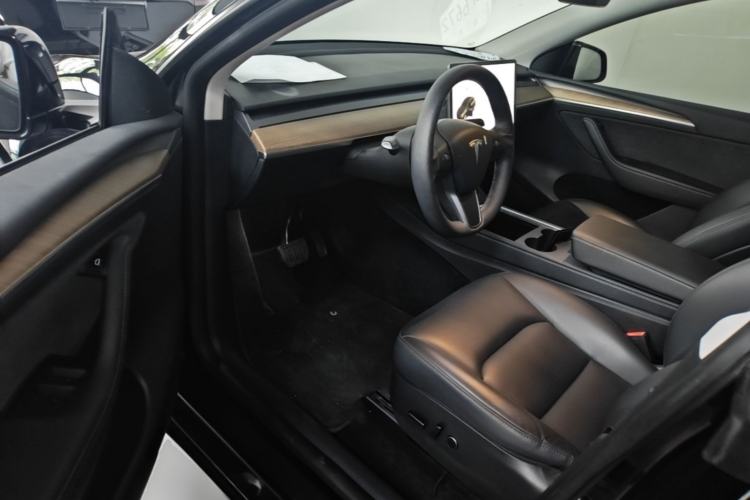 Used Tesla Model Y 2021 Long-Range All-Wheel-Drive Version Driver Seat