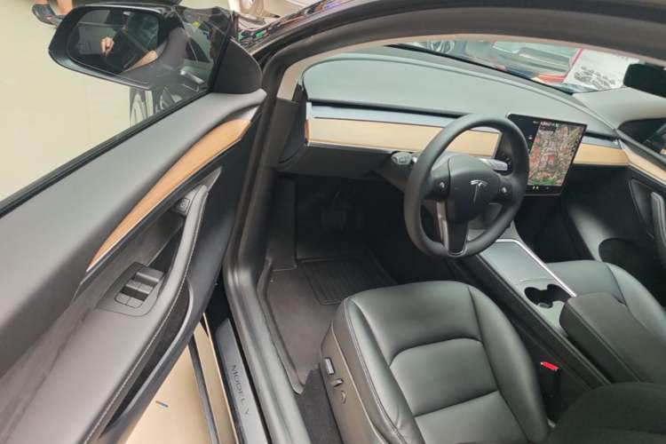 Used Tesla Model Y 2021 Standard Range Rear-Wheel Drive Version Driver Seat