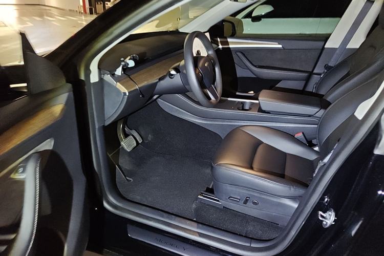 Used Tesla Model Y 2021 Long-Range All-Wheel-Drive Version 3D7 Driver Seat