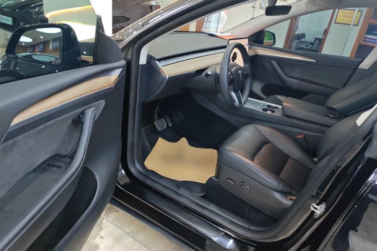 Used Tesla Model Y 2021 Long-Range All-Wheel-Drive Version 3D7 Driver Seat